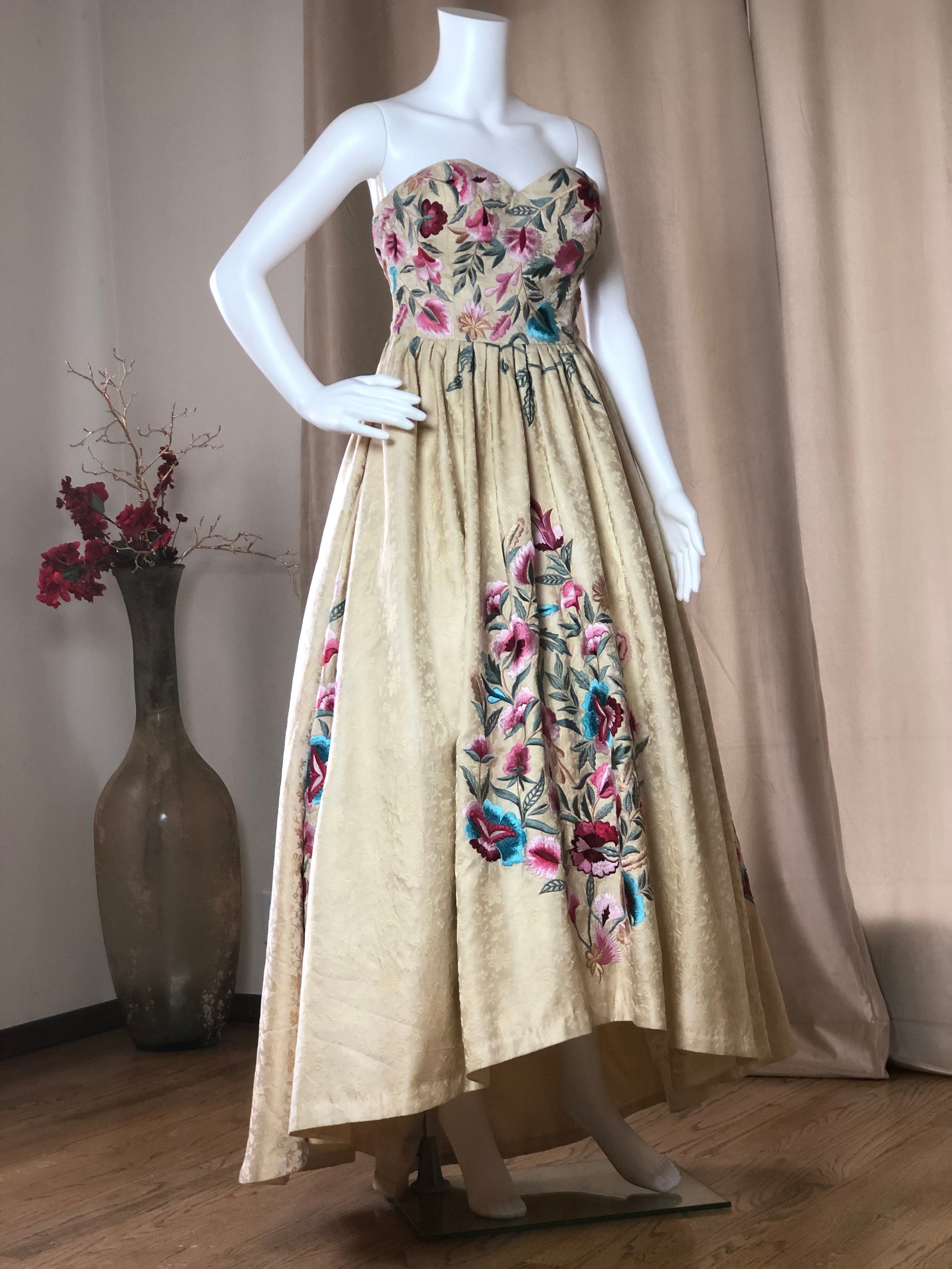 Shop Violet Handwoven Banarasi Anarkali Gown for Women Online from India's  Luxury Designers 2024